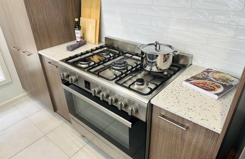 Bardia House | JC House - 4 Br, AC & Wi-Fi Close Coles & Train
