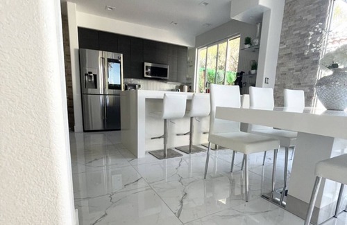 Rancho del Rey House | JC’s Modern Paradise