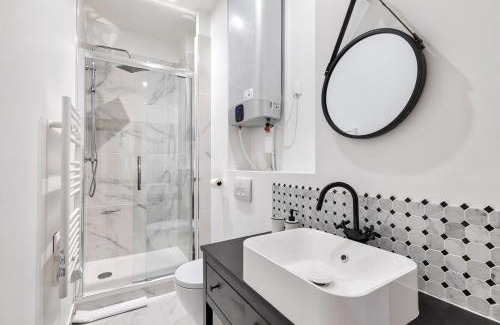 Quartier de la Plaine-de-Monceaux Apartment | JDARDC - Appartement métro Wagram 8P