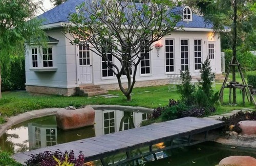 Sing Buri Bed & Breakfast | Je t'aime cafe & villa