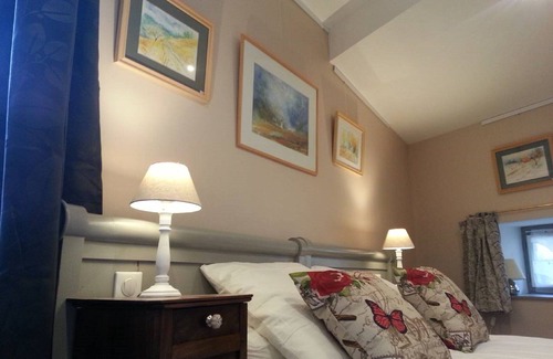Saint-Haon-le-Chatel House | JEANNE room of the Saint Jacques relay