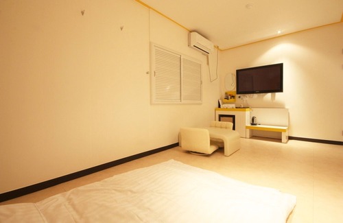 Hwaseong Hotel | Jebudo Seaside