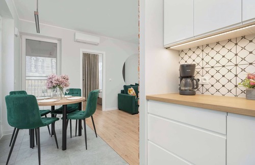Srodmiescie Apartment | Jednosci Narodowej 190A Apartment Parking