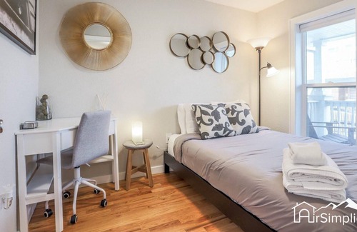 Jefferson Park House | Jeff Park Elegance Remodeled Walk to Stadium