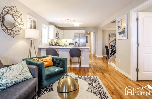 Jefferson Park House | Jeff Park Elegance Remodeled Walk to Stadium