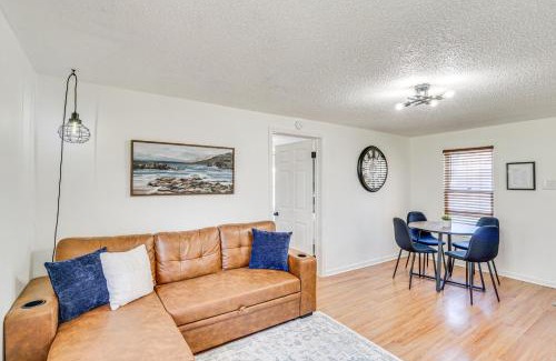 Jefferson City House | Jefferson City Bungalow Hot Tub and Patio!