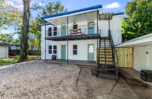 Freetown - Port Rico Apartment | Jefferson Flat in Lafayette