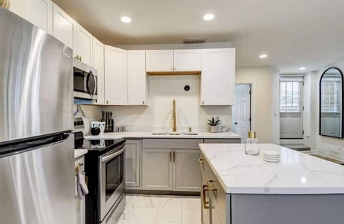 East Town Apartment | Jefferson House | Rooftop Loft
