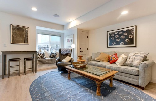 Jefferson Park Apartment | Jefferson Park Apartment Walk to Empower Field!