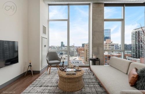 West Loop Gate Apartment | Jeffjack Heated Pool Penthouse in Chicago's West Loop