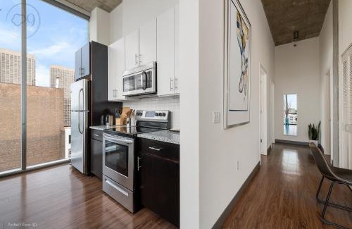 West Loop Gate Apartment | Jeffjack Heated Pool Penthouse in Chicago's West Loop