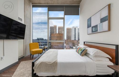 West Loop Gate Apartment | Jeffjack Heated Pool Penthouse in Chicago's West Loop