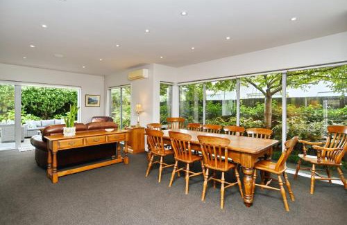 Christchurch House | Jeffreys Road - Christchurch Holiday Homes