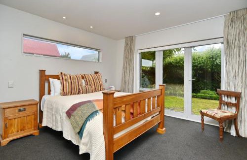 Christchurch House | Jeffreys Road - Christchurch Holiday Homes