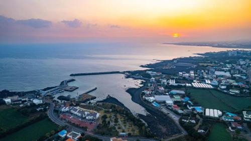 Pyoseon House | Jeju Badayeon Villa