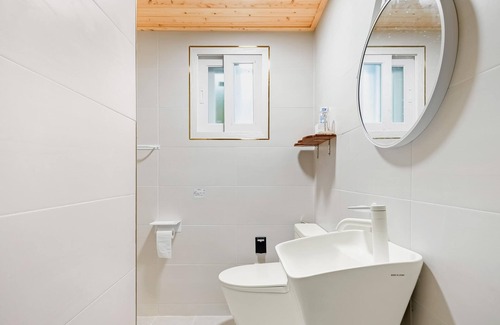 Aewol House | Jeju Dalbaekstay