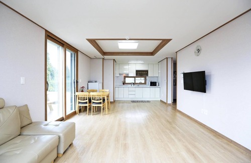 Daecheon-dong House | Jeju DK House Pension