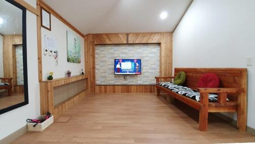 Gujwa House | Jeju Olle House