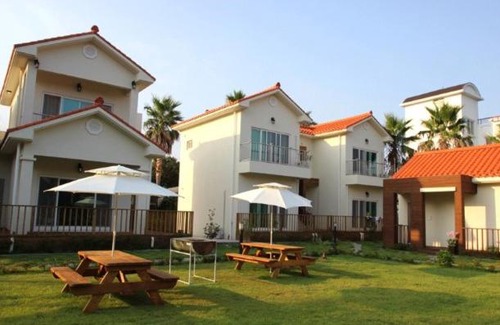 Namwon House | Jeju Soranghozen Pension
