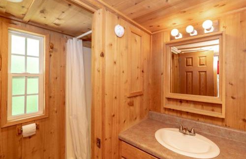 Glasgow House | Jellystone Park at Natural Bridge