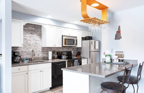 Bartlett Condo | Jem family resort condo mins to Storyland & mtn views