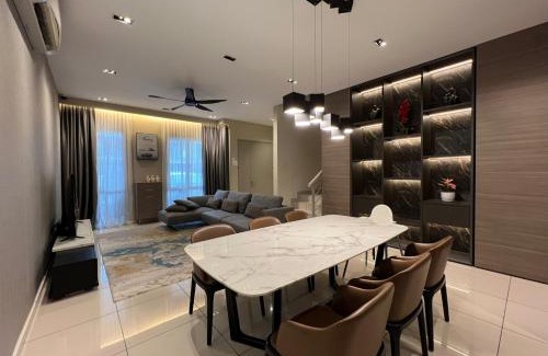 Jenjarom House | Jenjarom Cozy House FREE PARKING