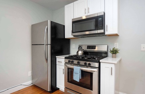 College Hill Apartment | Jennifer's College Hill Escape, Walk to Brown University