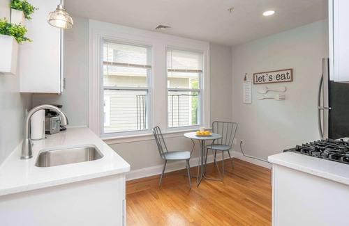 College Hill Apartment | Jennifer's College Hill Escape, Walk to Brown University