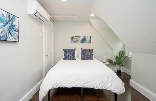 College Hill Apartment | Jennifer's Loft Apartment Historic College Hill with Parking