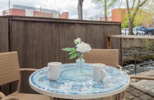 College Hill Apartment | Jennifer's Riverfront Foundry Apartment Downtown