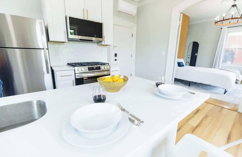 Federal Hill Apartment | Jennifer's Spa-Like Modern & Chic Broadway Retreat