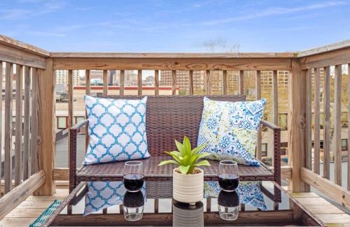 Federal Hill Apartment | Jennifers Penthouse Panoramic City View Apartment with Deck