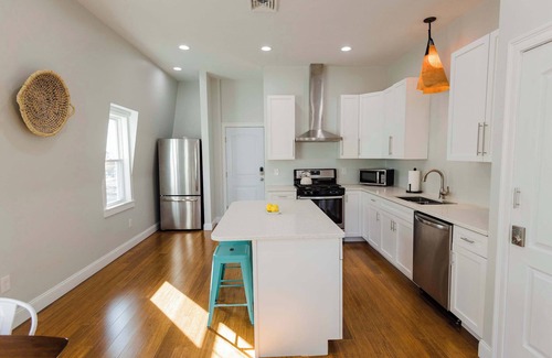 Federal Hill Apartment | Jennifers Penthouse Panoramic City View Apartment with Deck