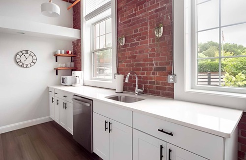 College Hill Apartment | Jennifer’s Stylish Downtown Brick Foundry Escape