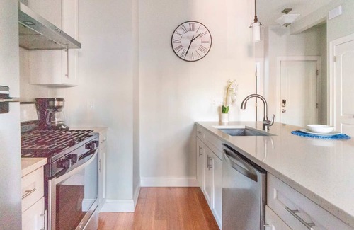 Federal Hill Apartment | Jennifer’s Warm & Welcoming Urban Getaway w/Deck
