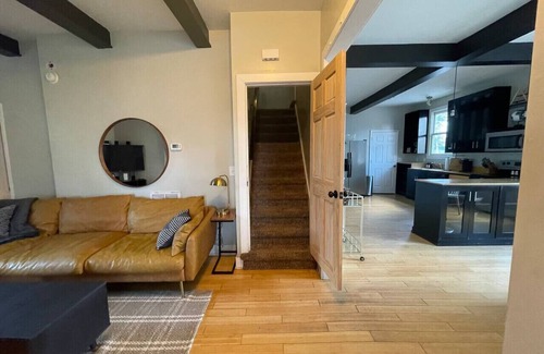 Knoxville House | Jennings · Downtown Knox! Walk to Food & Drinks + Fire Pit