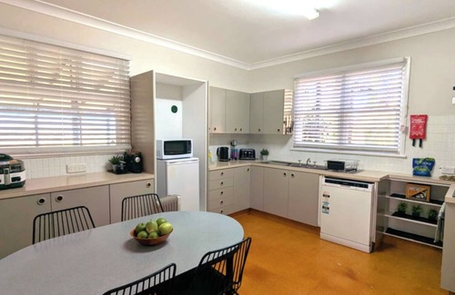 Oberon Ski Chalet | Jenolan Street Chalet-Ideal for large groups | Near Bathurst Races & Town Centre