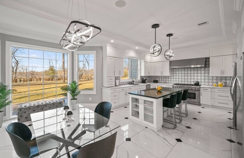 Jericho House | Jericho Mansion is a luxurious vacation home