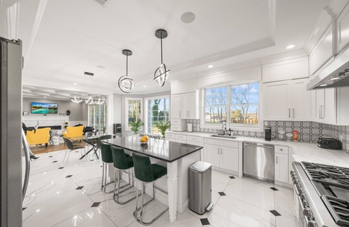 Jericho House | Jericho Mansion is a luxurious vacation home
