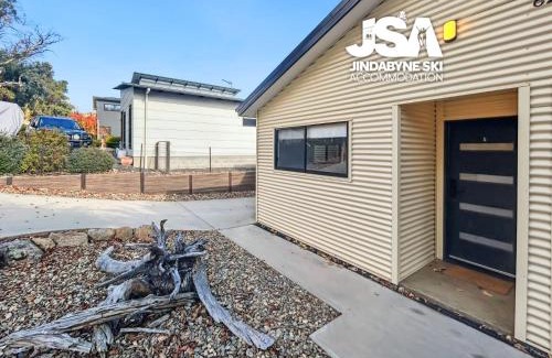 East Jindabyne House | Jerrara Escape One
