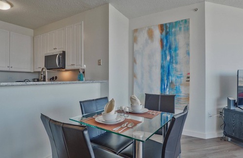 Colgate Center Apartment | Jersey City 2BR nr Waterfront | Easy NYC Commute