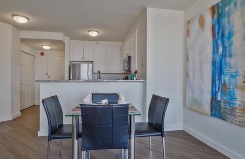 Colgate Center Apartment | Jersey City 2BR nr Waterfront | Easy NYC Commute