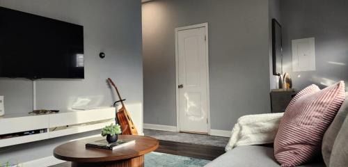 Fairview House | Jersey Haven NYC Next Door - Single car FREE PARKING