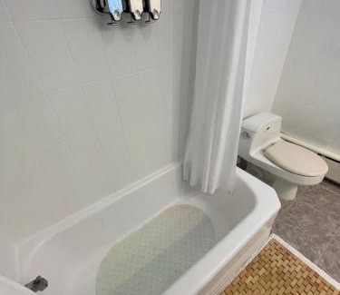 Englewood House | Jersey home, close to New York City fun!
