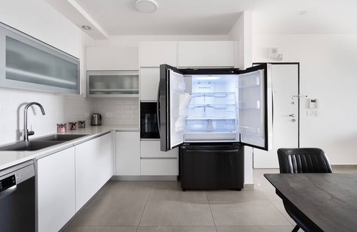 Nachlaot Apartment | Jerusalem 3 BDRM/2 BTHRM Savyon View