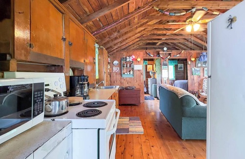 Central Huron Cottage | Jervis Bay - Lakefront with lots of beach! - Private Lake Access