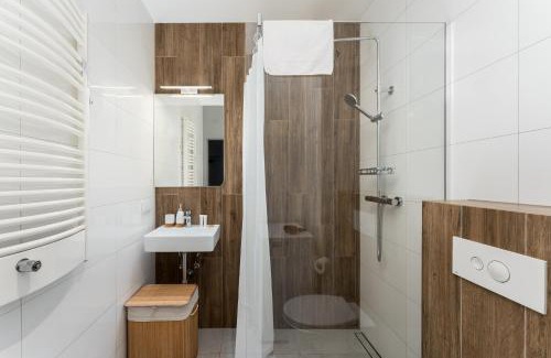 Zwierzyniec Apartment | Jesionowa Homely Apartment with Garden