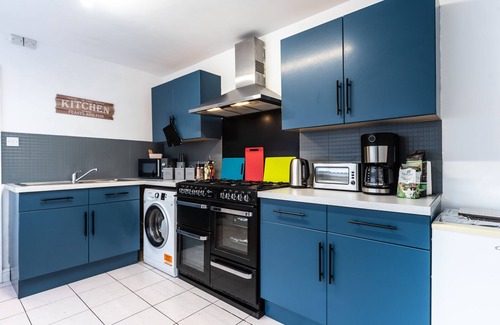 Hull House | Jesouth Homey 5 Bedrooms 9 Beds - Contractors - Leisure