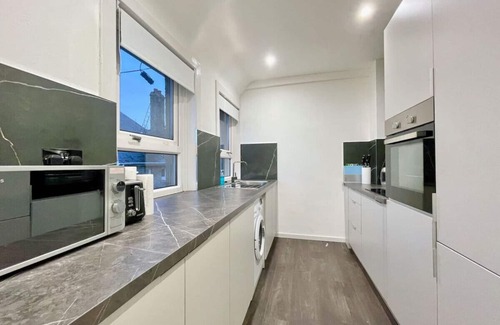 Renfrew Apartment | Jess View - This beautiful 3-bedroom apartment is an upper flat, with its own private entrance