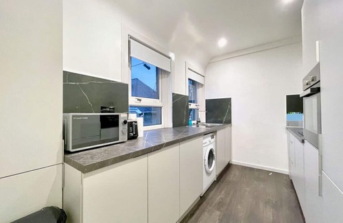 Renfrew Apartment | Jess View - This beautiful 3-bedroom apartment is an upper flat, with its own private entrance